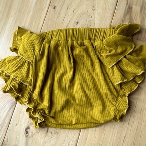 Like new 12-18 month Kate Quinn ruffle butt bloomers / bottoms